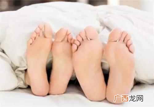 夏天脚底不停出汗怎么办 夏天脚底出汗怎么办