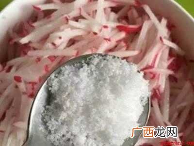 凉拌水萝卜丝怎么做好吃的具体操作步骤 凉拌水萝卜丝怎么做好吃