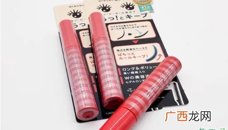 艾杜纱睫毛打底涂了变白色怎么回事 艾杜纱睫毛打底里面有碎黑色的睫毛