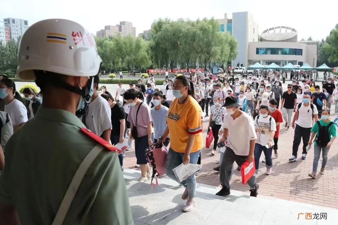 部队文职人员有什么待遇 文职是什么工作