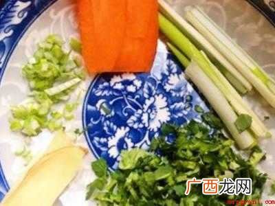 清炖鲈鱼怎么做好吃又简单的具体操作步骤 清炖鲈鱼怎么做好吃又简单