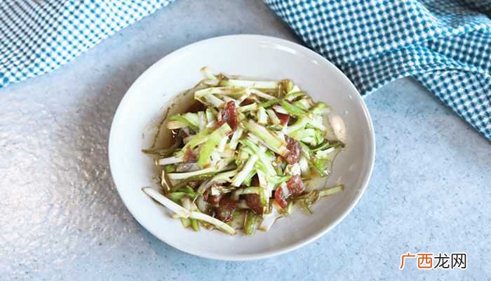 红肠和鸡蛋、大葱、黄瓜、木耳、胡萝卜、西葫芦等食材一起炒 红肠和什么一起炒好吃