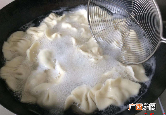 饺子煮多久才熟 要看怎么个煮法 饺子煮多久才熟