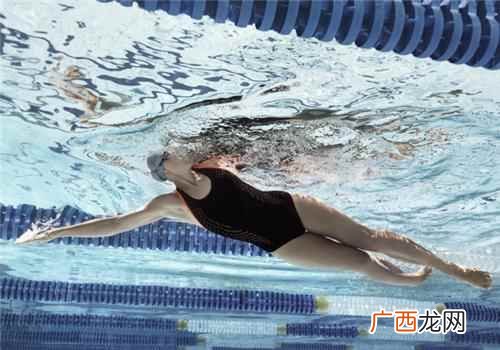 蛙泳换气头抬多高抬头位置 蛙泳换气头抬多高,蛙泳的完整配合