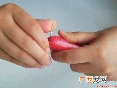 香肠怎么打开小妙招的具体操作步骤 香肠怎么打开小妙招