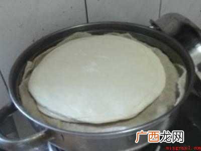 北京烤鸭的饼皮怎么做的具体操作步骤 北京烤鸭的饼皮怎么做