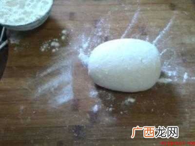 北京烤鸭的饼皮怎么做的具体操作步骤 北京烤鸭的饼皮怎么做