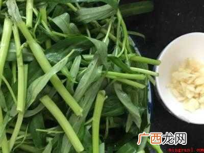 如何炒空心菜的具体操作步骤 如何炒空心菜