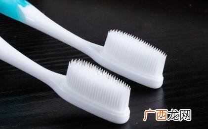 经常用硬毛牙刷好吗 用硬毛牙刷好吗