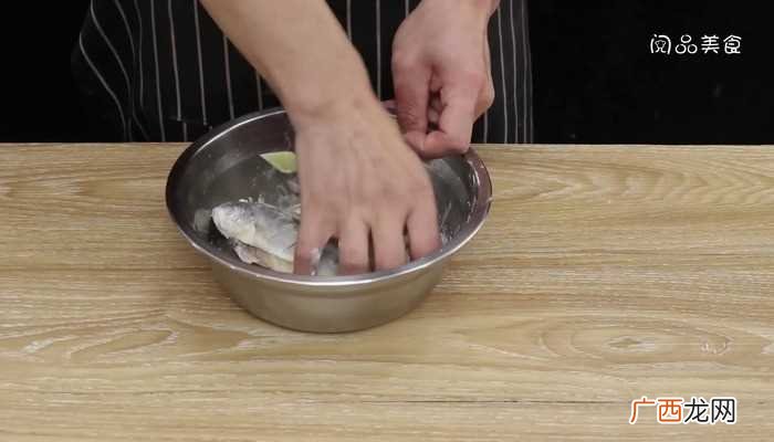 炸子梅鱼的做法怎么做好吃 炸子梅鱼的做法的做法