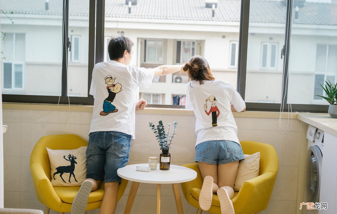 细节发现男女关系不正常 异性之间哪些动作算暧昧