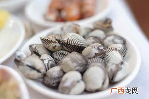 花甲可以放微波炉加热吗 花甲能不能放到微波炉