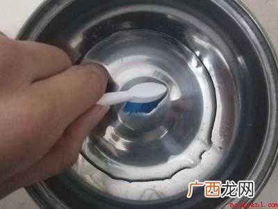 不锈钢上的贴纸胶怎么去除的具体操作步骤 不锈钢上的贴纸胶怎么去除
