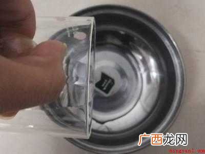 不锈钢上的贴纸胶怎么去除的具体操作步骤 不锈钢上的贴纸胶怎么去除