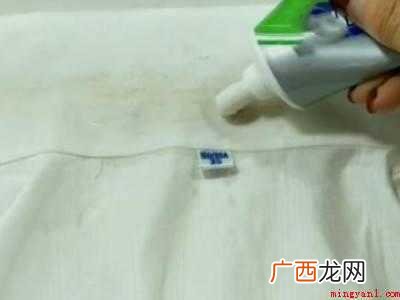 顽固汗渍发黄怎么洗掉的具体操作步骤 顽固汗渍发黄怎么洗掉