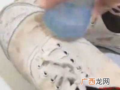 帆布鞋发霉黑点怎洗掉的具体操作步骤 帆布鞋发霉黑点怎洗掉
