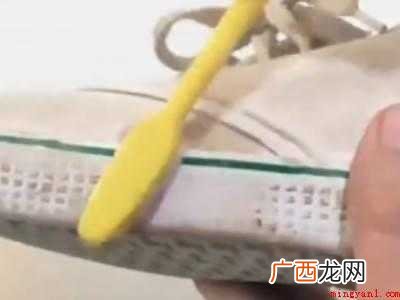 帆布鞋发霉黑点怎洗掉的具体操作步骤 帆布鞋发霉黑点怎洗掉