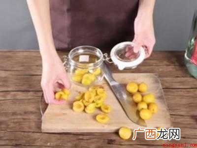 酿制杏子酒的具体操作步骤 杏子酒的酿制方法