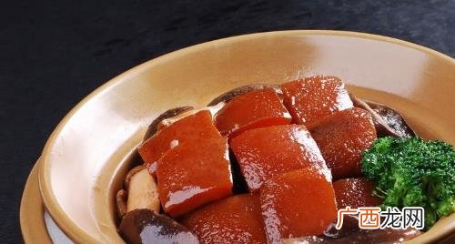 红烧肉直接炒还是焯水 红烧肉是先焯水还是先炒