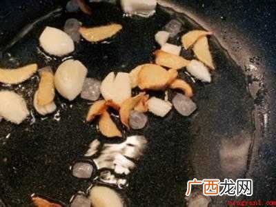 鸡怎么炒好吃又简单家常的具体操作步骤 鸡怎么炒好吃又简单家常的