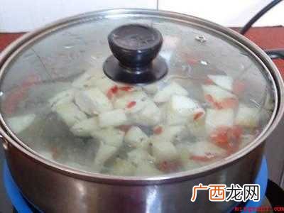 冰糖雪梨怎么做法步骤 具体操作步骤 冰糖雪梨怎么做法步骤