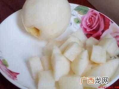 冰糖雪梨怎么做法步骤 具体操作步骤 冰糖雪梨怎么做法步骤