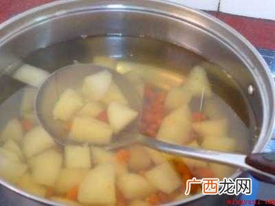 冰糖雪梨怎么做法步骤 具体操作步骤 冰糖雪梨怎么做法步骤