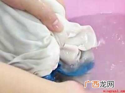 白衣服染上铁锈怎么处理 白衣服染上铁锈怎么处理才能去掉