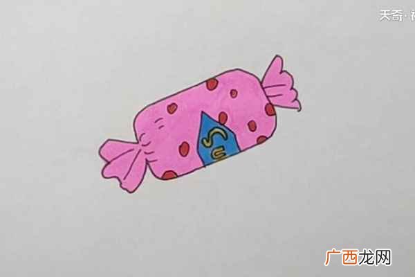 包装纸上画一些斑点装饰 零食简笔画
