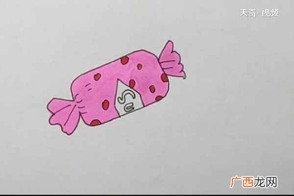 包装纸上画一些斑点装饰 零食简笔画