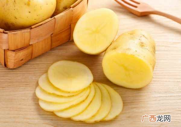 番茄美白、鲜奶敷脸、香蕉面膜、牛奶加蔬果涂脸、苹果或土豆敷脸 分享几个淡斑小妙招