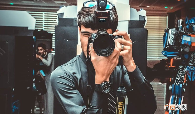 6点不同，第三条很明显 摄影和摄像的区别