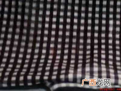 衬衫皱了没熨斗怎样可以快速解决的具体操作步骤 衬衫皱了没熨斗怎样可以快速解决