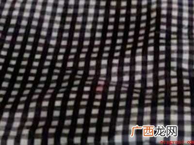 衬衫皱了没熨斗怎样可以快速解决的具体操作步骤 衬衫皱了没熨斗怎样可以快速解决