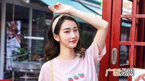 粉色裤子搭什么上衣夏天 夏天粉色衣服搭配图片