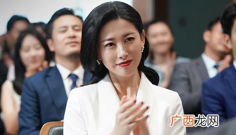 精英律师栗娜的父亲是怎么回事 精英律师栗娜最后和谁在一起了