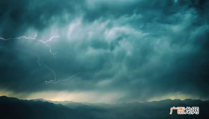 梦见雷电交加预兆什么
