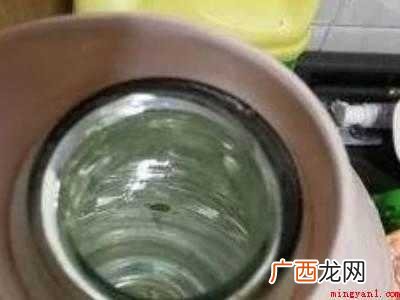 暖水瓶里水垢的水锈怎么去除