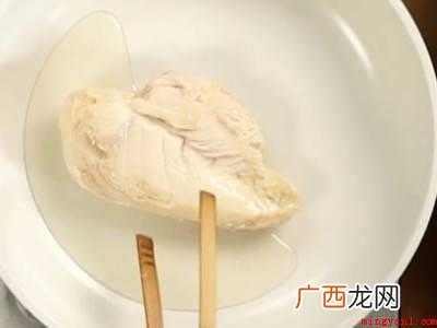 鸡胸肉怎么做嫩而不柴共有4步 鸡胸肉怎么做嫩而不柴