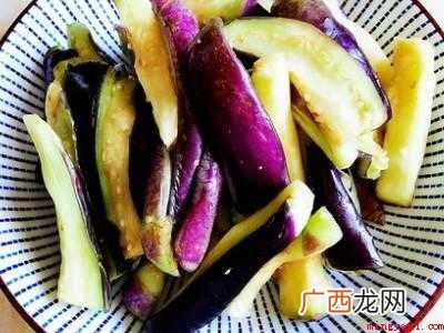 茄子炒辣椒怎么做的具体操作步骤 茄子炒辣椒怎么做