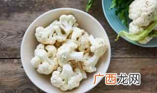 菜花炒肉盛入盘中的做法 炒菜花怎么炒好吃