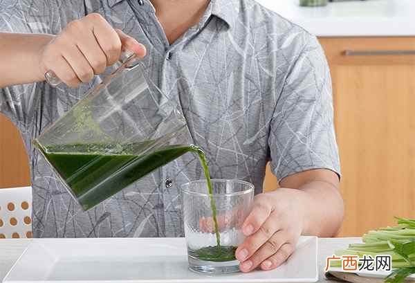 芹菜汁生喝还是熟喝更降压 芹菜汁生喝还是熟喝