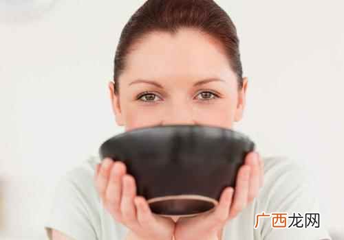 银耳、莲子、红枣、雪梨各适量 春天适合喝什么汤