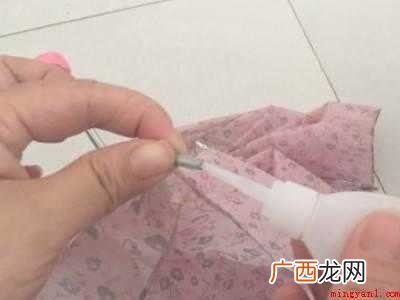雨伞坏了怎么修 骨架的具体操作步骤 雨伞坏了怎么修