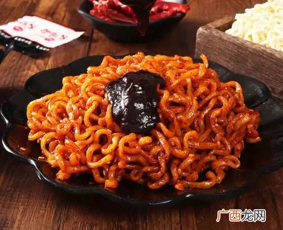 火鸡面和方便面有什么区别 火鸡面的热量是多少