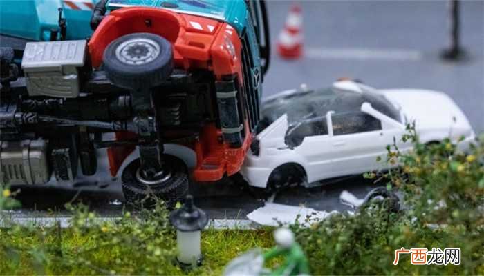 女人梦见出车祸但是人没事 女人梦到自己出车祸人没事