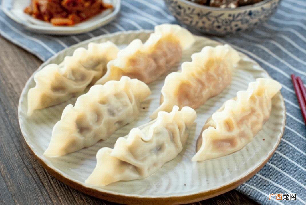 冷冻饺子的正确煮法 冰冻水饺怎么煮是冷水下锅还是热水