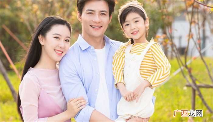梦见抱着别人家的小女孩 梦见自己抱别人家女孩