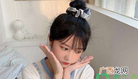 什么皮筋绑头发头发不会弯 头发怎么绑没有痕迹