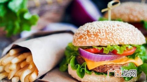 一顿吃两个汉堡算饭量大吗 一顿吃一个汉堡饭量算大吗